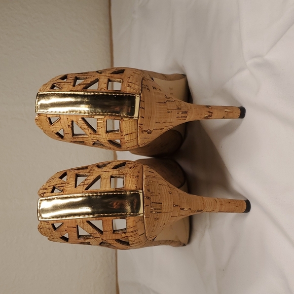 J. Renee Size 9 Cork & Gold Peep Toe Heel - Picture 4 of 6